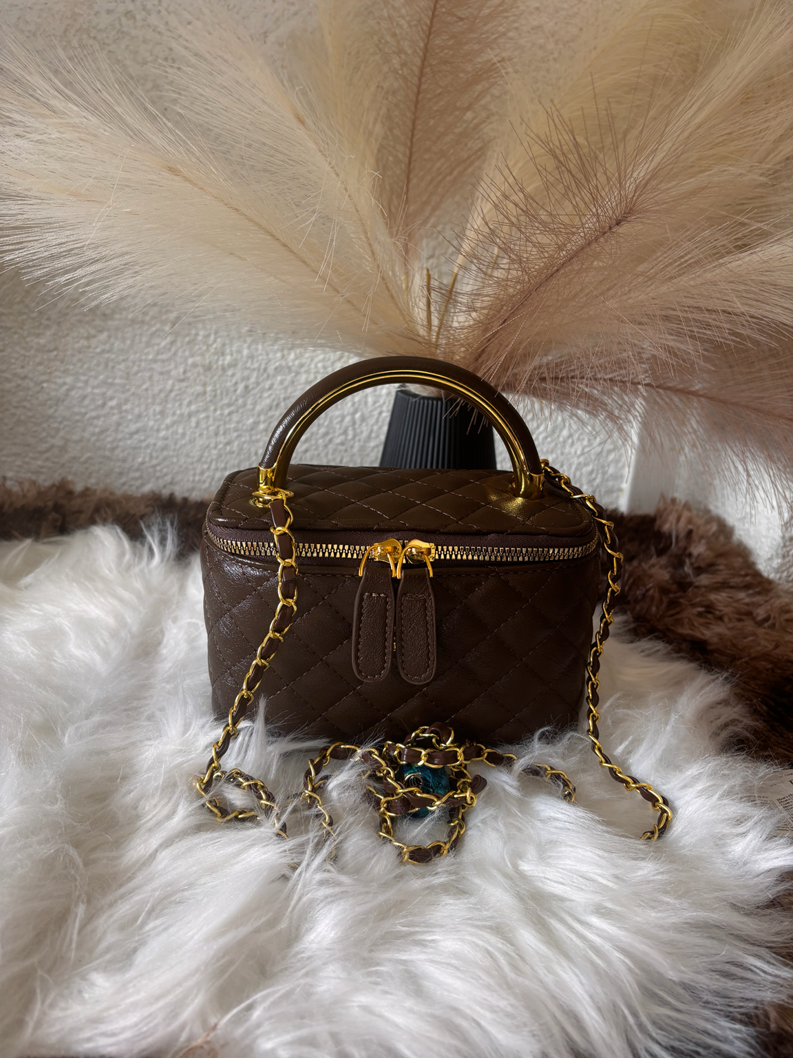 Sac à main femme, sac bandoulière, sac élégant, sac imperméable, sac tendance, mode femme.